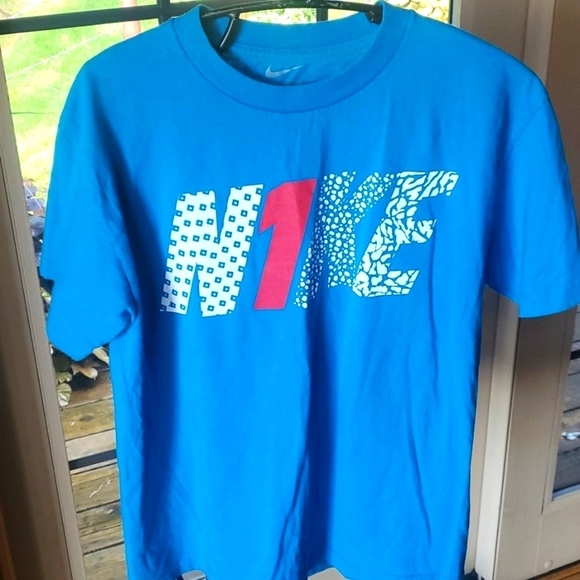 Nike‎ Loose Fit Graphic Short Sleeve Sz. M Tshirt - Picture 1 of 6